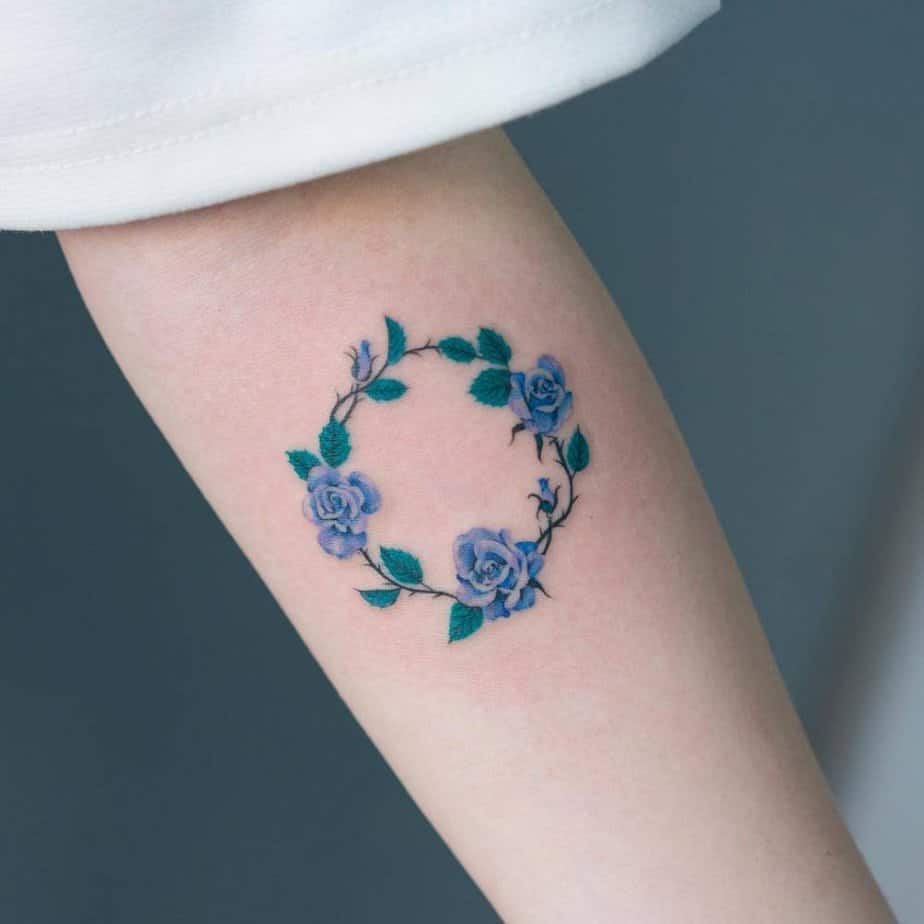 13. Blauer Rosenkranz Tattoo