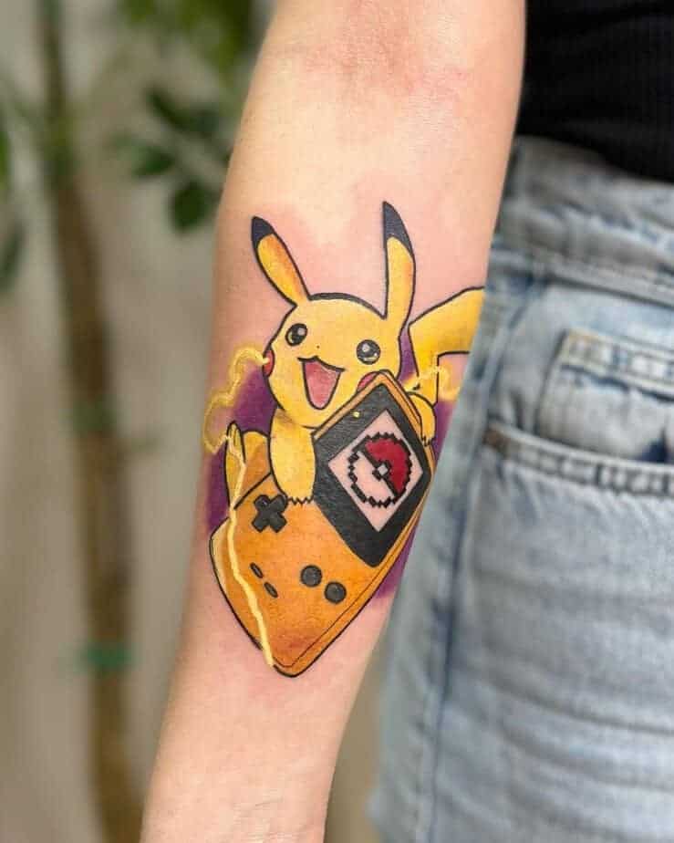 19. Pikachu mit einem Game Boy