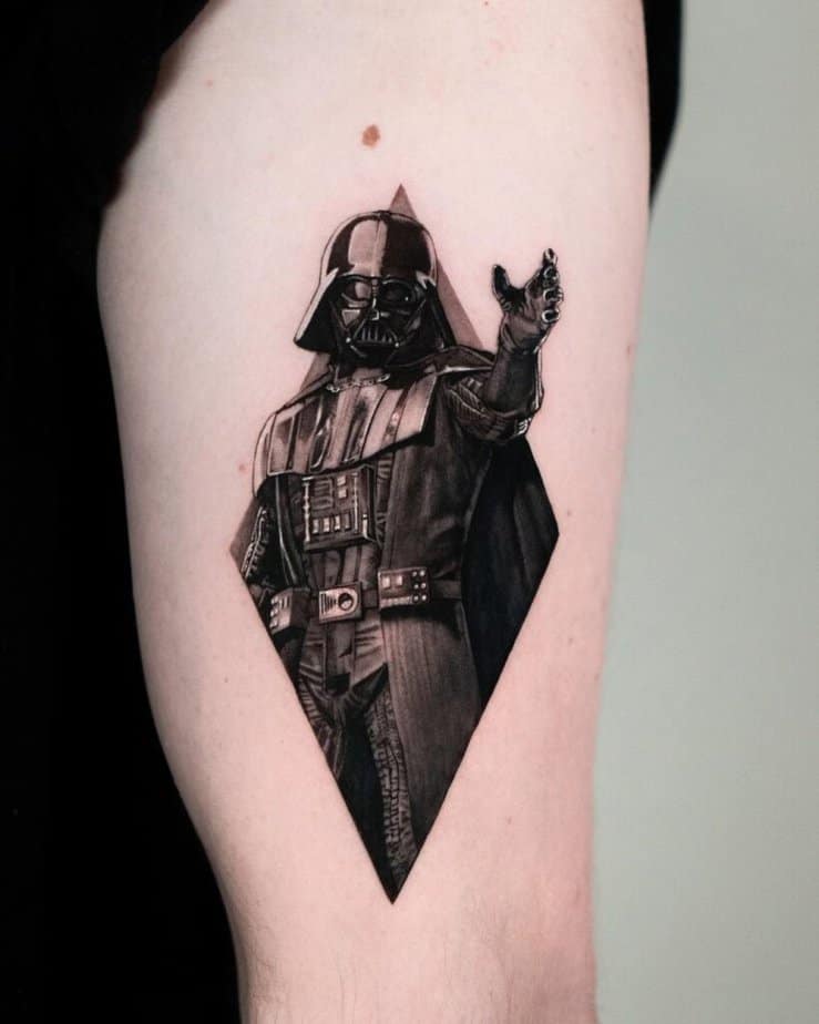 7. Ein Darth Vader-Tattoo auf dem Oberarm