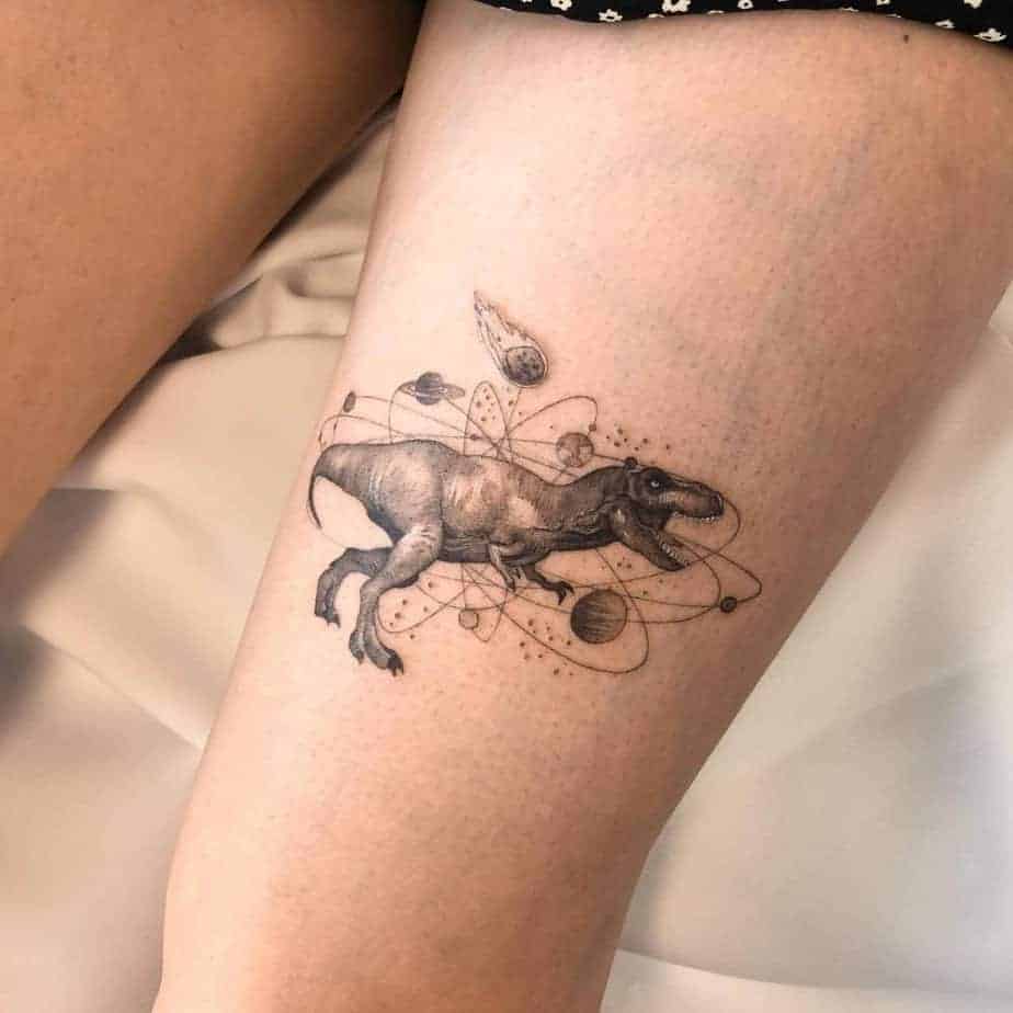 19. T-Rex und Galaxie Tattoo