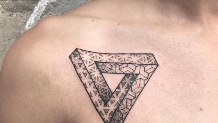 20 verblüffende Tattoo-Ideen für das Penrose-Dreieck, die dir den Kopf verdrehen werden