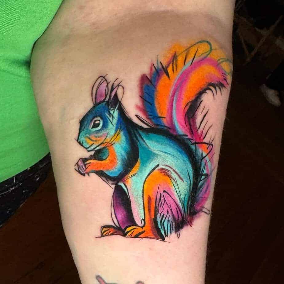 14. Neon-Eichhörnchen-Tattoo