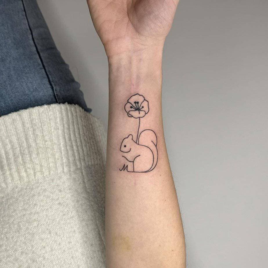 17. Minimalistisches Eichhörnchen-Tattoo