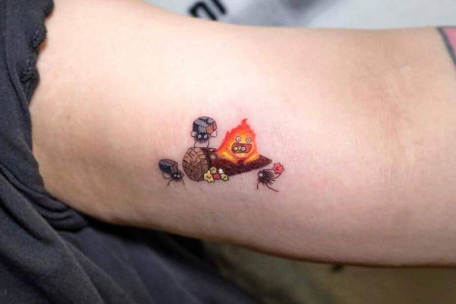 1. Rußkobold und Calcifer: Ein magisches Duo in einem Tattoo