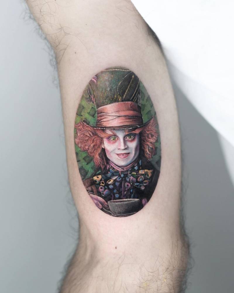 2. Mikro-realistisches Mad Hatter Tattoo