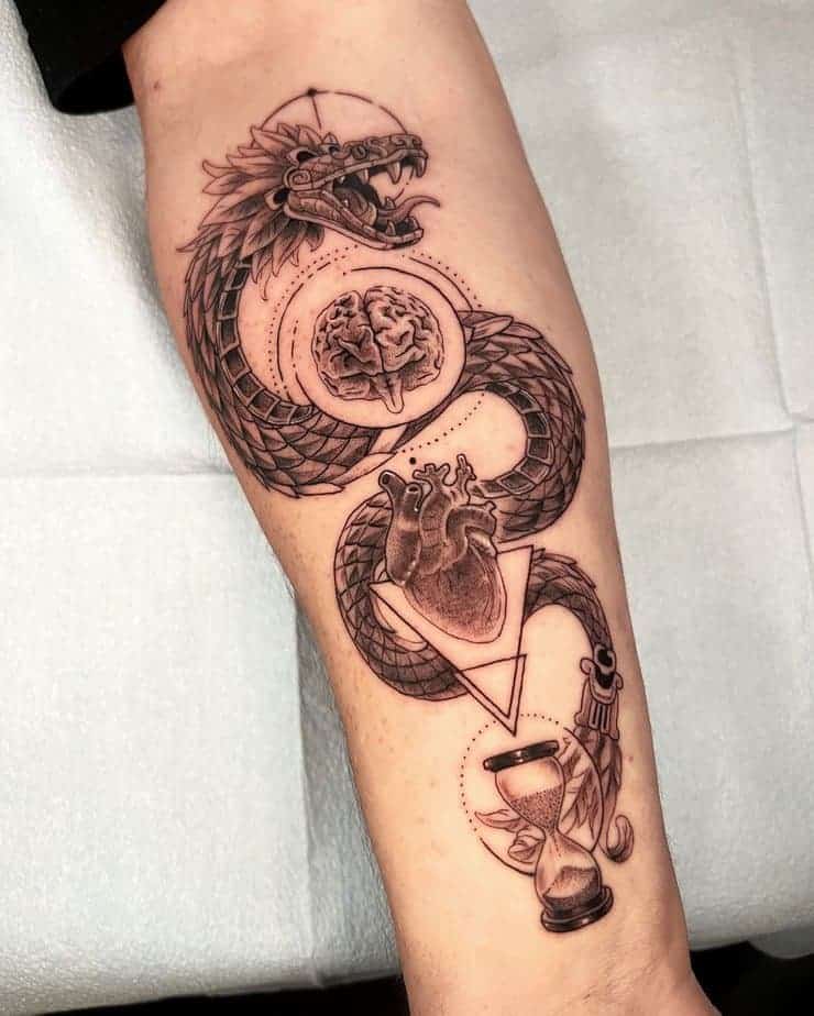 4. Geometrisches Quetzalcoatl-Tattoo