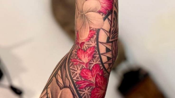 19 schöne Plumeria Tattoo Ideen für einen perfekten Pflaumen-Look