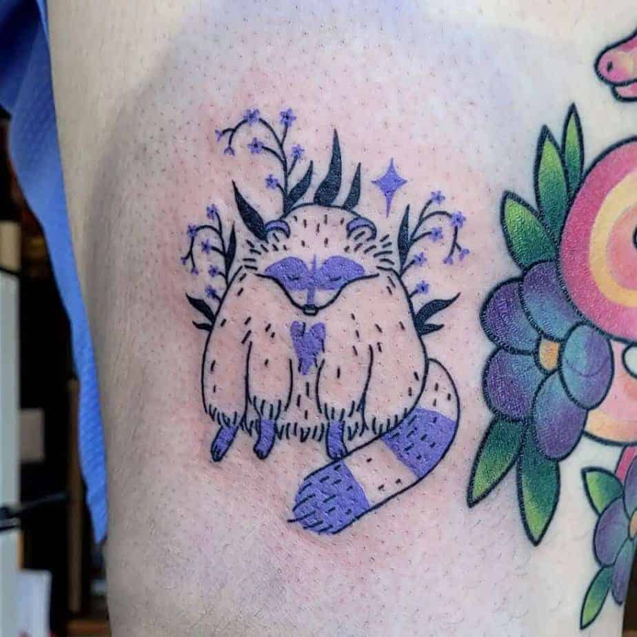 4. Lila Waschbär-Tattoo