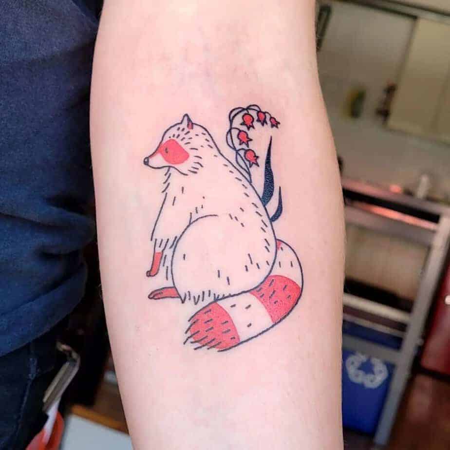 5. Rotes Waschbär-Tattoo