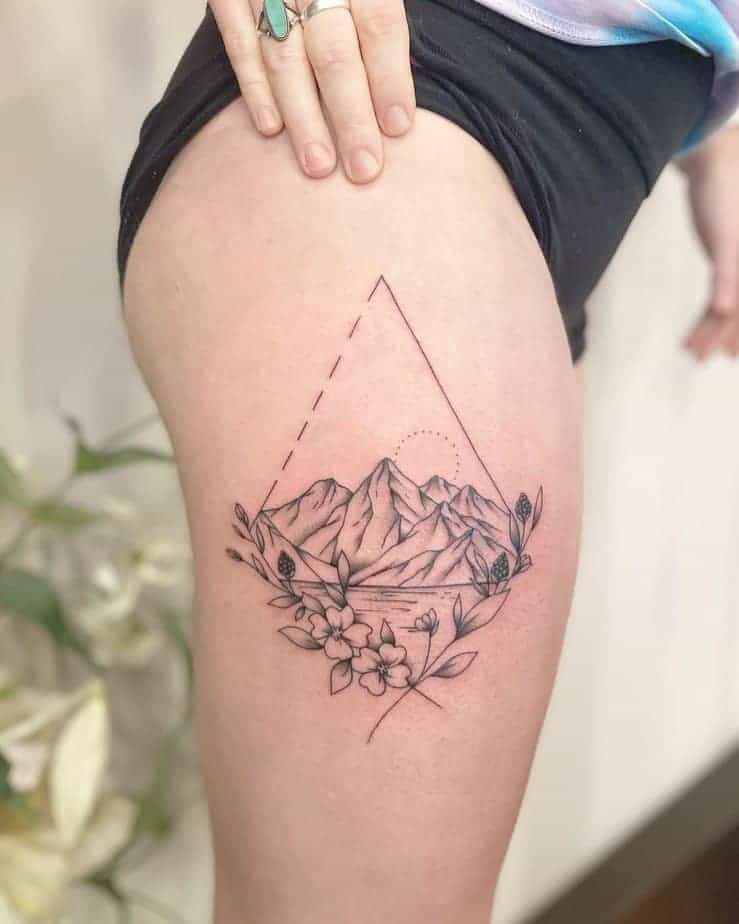 8. Geometrisches Hartriegelblumen-Tattoo