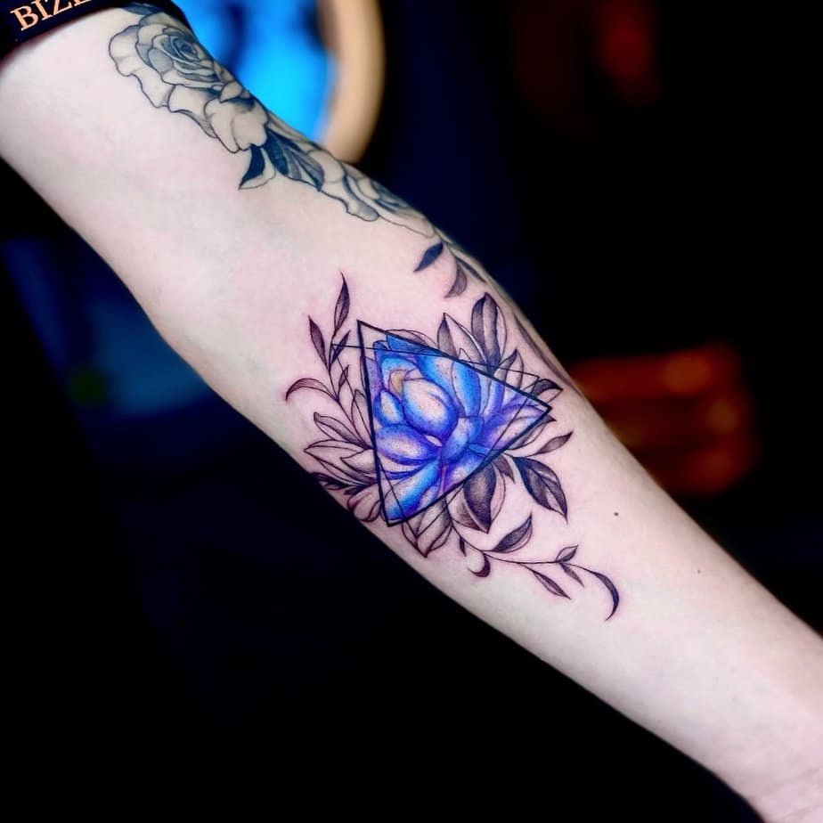 7. Blauer Lotos Tattoo