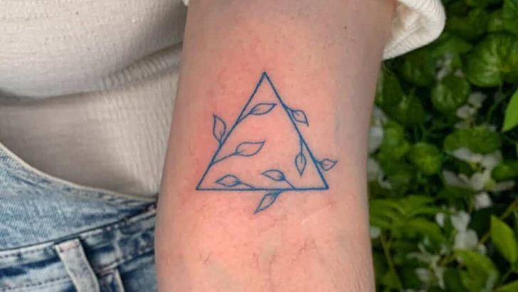 20 Zarte Tattoo-Ideen mit blauer Tinte, die dich in Wärme hüllen