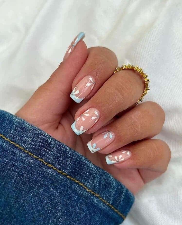 19. Blumige French Mani