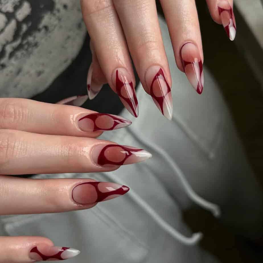 5. Vampirinspirierte Nägel mit blutrotem Touch