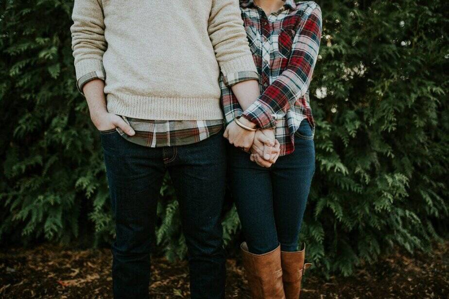 couple holding hands 11 Ways Love Feels Differently When You’re With The Right Person