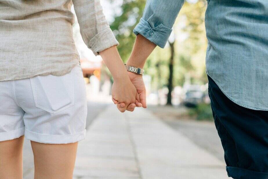 couple holding hands 11 Ways Love Feels Differently When You’re With The Right Person