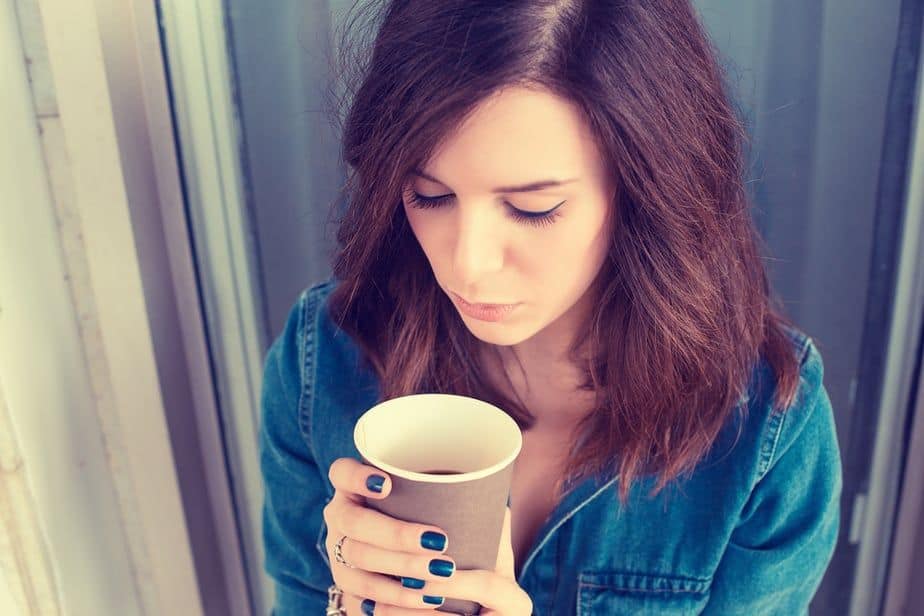 DONE! 11 Warning Signs Of A Desperate Woman That Turn Guys Off