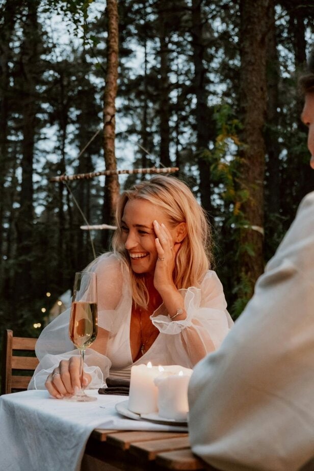 17 Dinge, die Paare nur dann machen, wenn sie sich wirklich gut miteinander fühlen Sharing gross or embarrassing stories