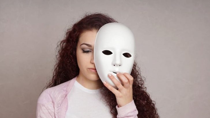 6 Zeichen, dass du dich hinter einer Maske versteckst
