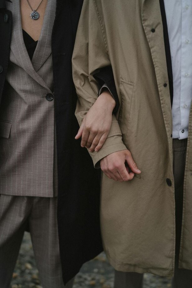 7 Psychologische Gründe, warum Männer nie wirklich über ihre erste Liebe hinwegkommen Love and Pain Get Stored Together