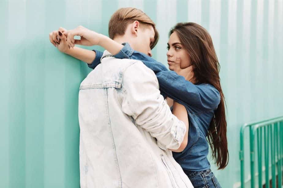 Unhealthy Relationship: 11 Signs That Reek Of Toxicity
