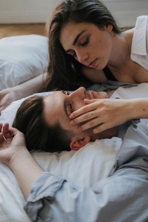Sie vertrauen ihrem Partner Sie vertrauen ihrem Partner