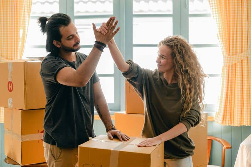 Sie feiern die Erfolge ihres Partners Sie feiern die Erfolge ihres Partners