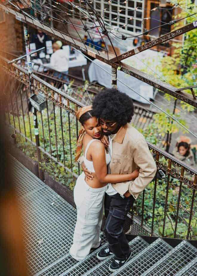 Er macht Ausreden, um dich zu sehen Er macht Ausreden, um dich zu sehen