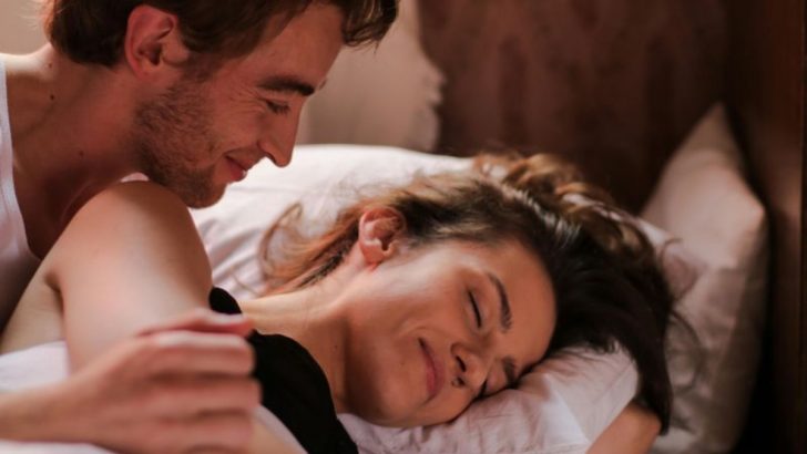 10 einfache nächtliche Rituale, die glückliche Paare vor dem Schlafengehen praktizieren