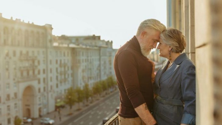 10 einfache Wege, mit deinem Partner zu flirten (egal, wie lange ihr schon zusammen seid)