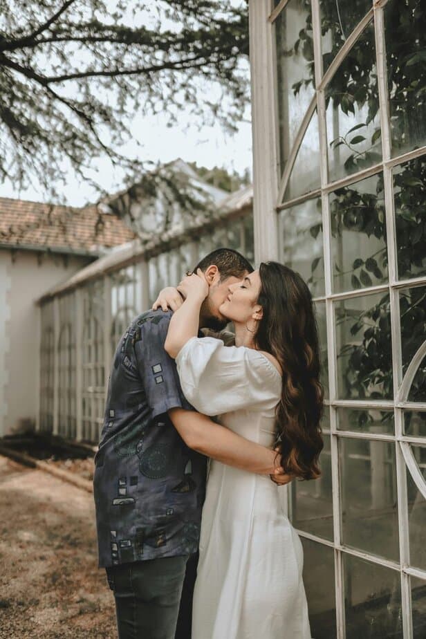 Er hält nie seine Zuneigung zurück Er hält nie seine Zuneigung zurück