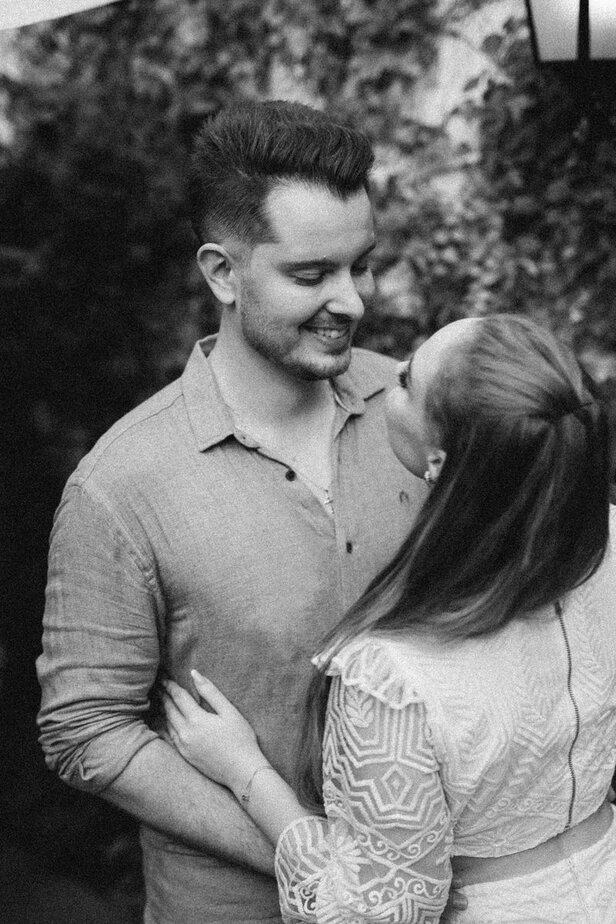 13 Subtile Dinge, die Männer nur machen, wenn sie dich als Ehefrau sehen Admiration Flows Freely From His Lips