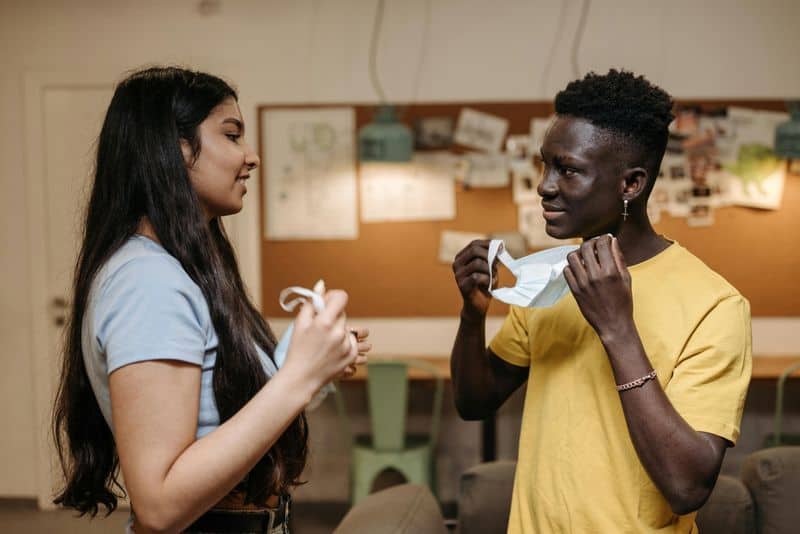 Erzwungene Höflichkeit Erzwungene Höflichkeit