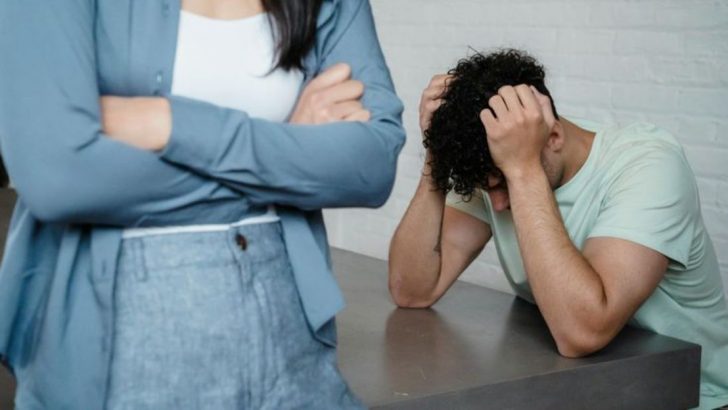 13 Subtile Angewohnheiten, die Ehemänner heimlich den Respekt vor ihren Frauen verlieren lassen