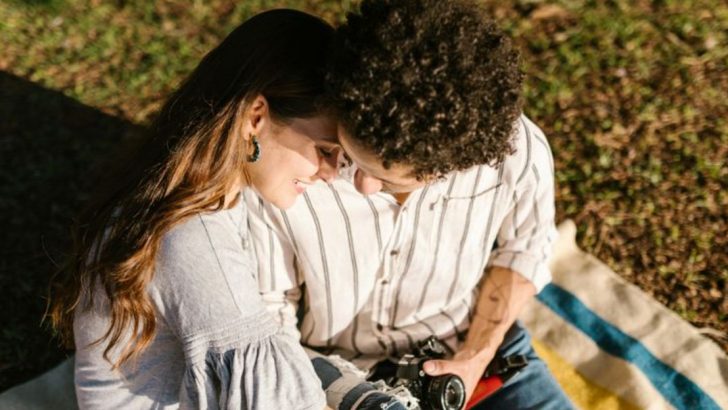 13 wirksame Schritte, um emotionale und körperliche Intimität aufzubauen, die hält