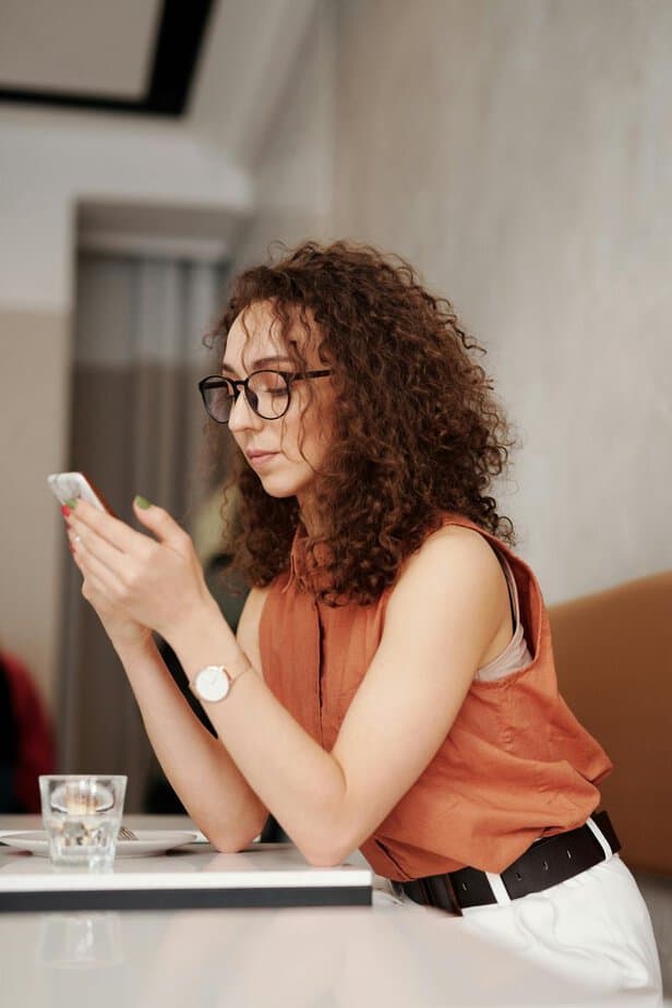 15 Zeichen, dass du in einer einseitigen Beziehung zu viel gibst You’re Always the One Initiating Contact