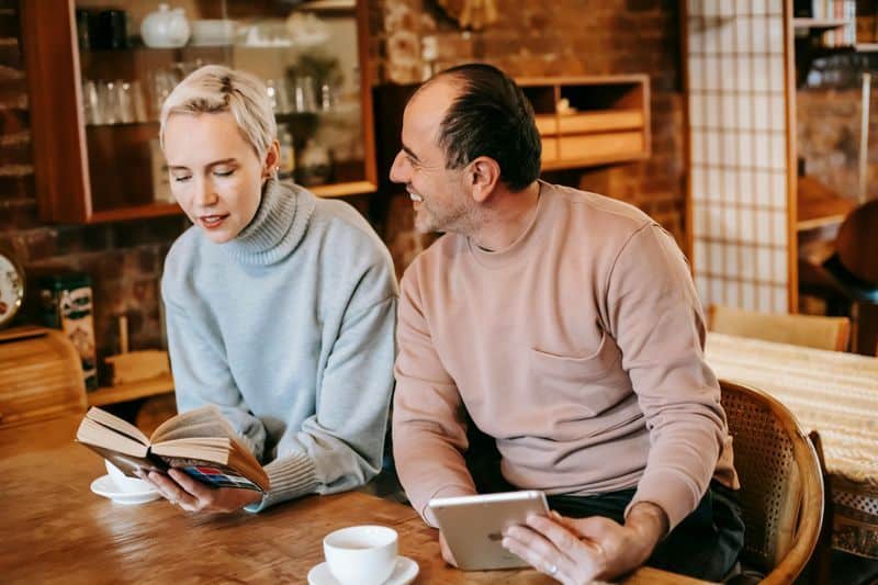 15 Zeichen, dass du in einer einseitigen Beziehung zu viel gibst They Don’t Show Genuine Interest in Your Life