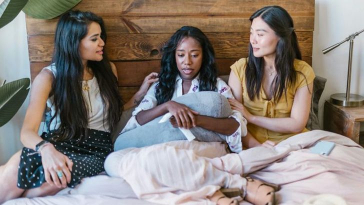 15 Wege, wie du weißt, dass dein Freund dir den Rücken freihält, egal was passiert