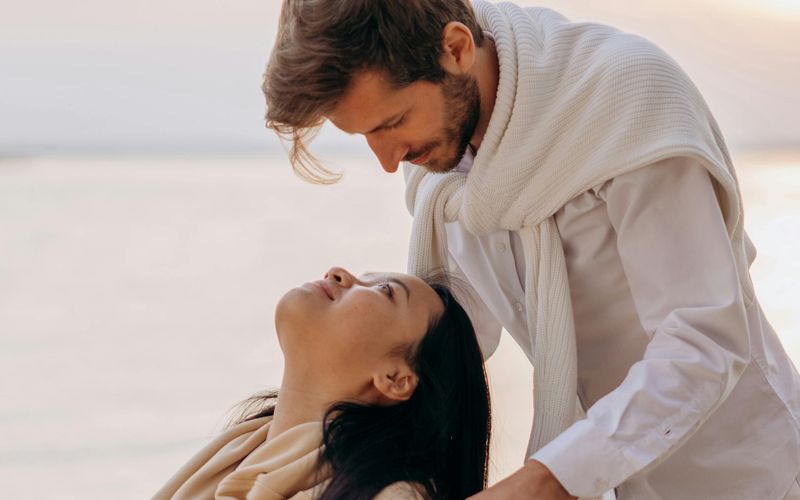15 wunderbare Zeichen, dass du in einer Beziehung mit einem wahren Gentleman bist His Words And Actions Always Align