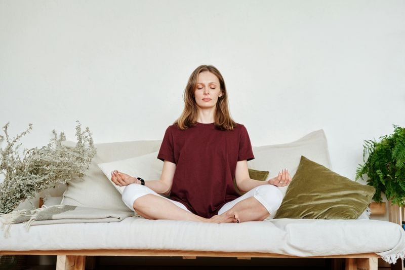 Praktische Übungen zur Tiefenatmung oder Meditation