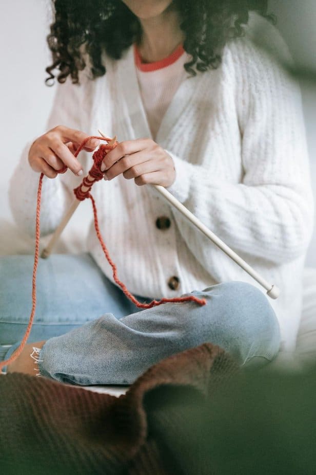 Betreibe ein leises Hobby (Stricken, Puzzeln, Malen, etc.)