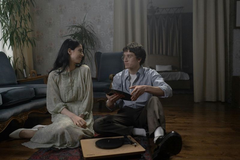 Er hört nicht zu oder zeigt kein Interesse Er hört nicht zu oder zeigt kein Interesse