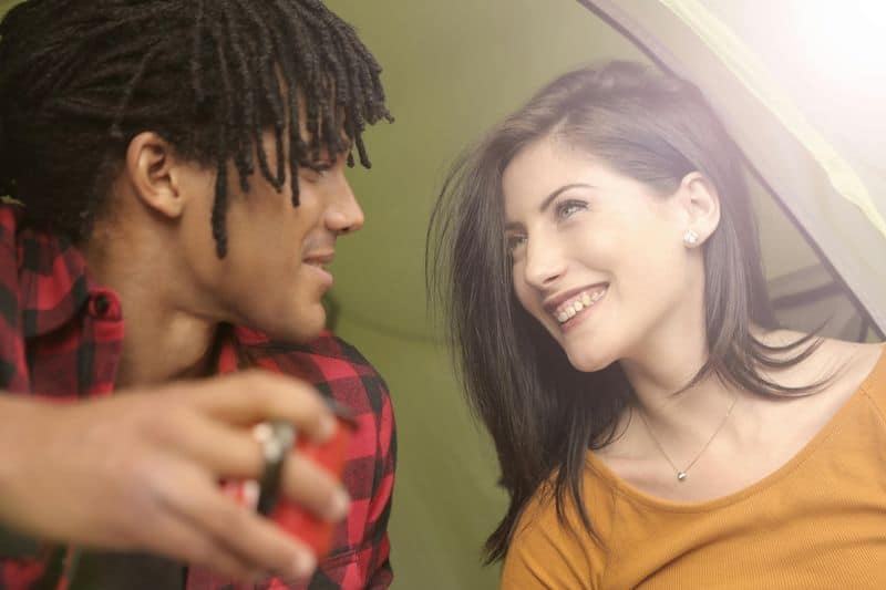 Erwarten, dass dein Partner deine Gedanken liest
