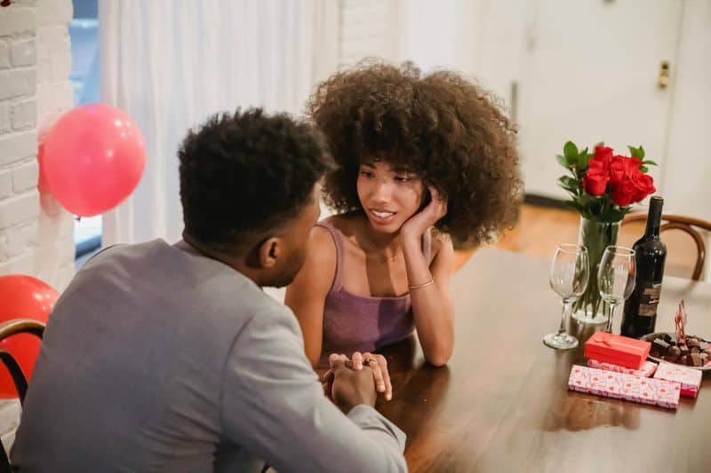 Love-Bombing und Idealisierung Love-Bombing und Idealisierung