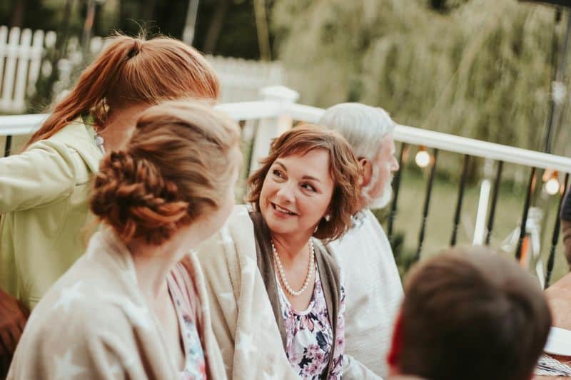 Er zögert, dich geliebten Menschen vorzustellen