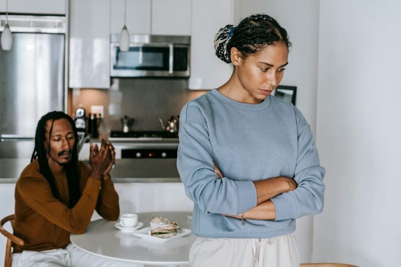 Erwarten, dass dein Partner deine Gedanken liest