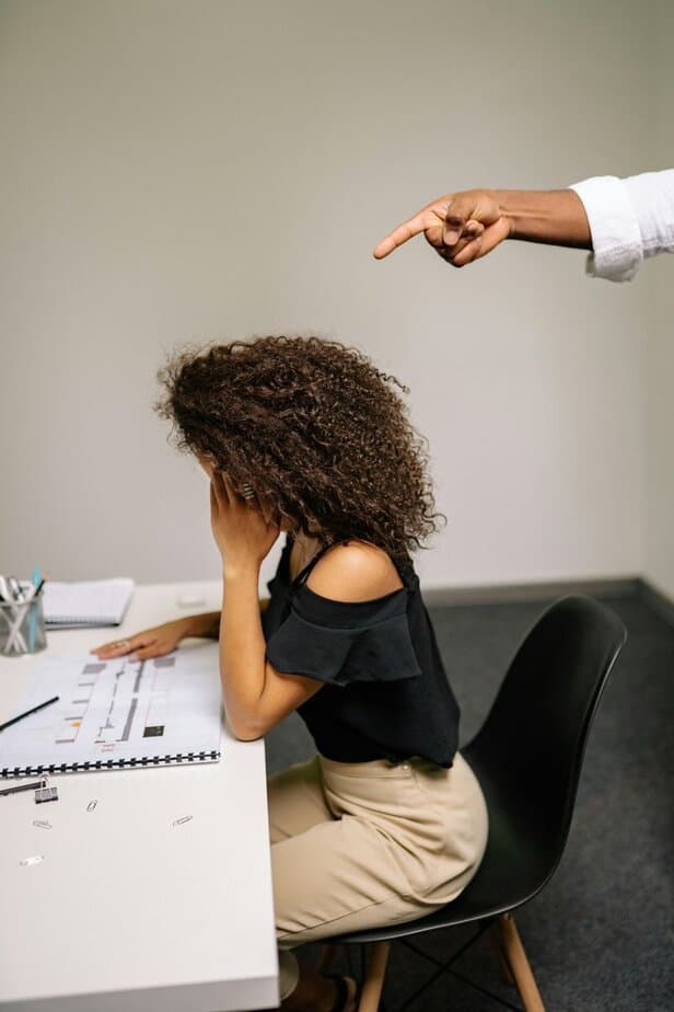 Kritik erdrückt dich völlig Kritik erdrückt dich völlig