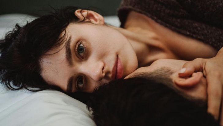 9 Zeichen, dass dein Partner emotional nicht verfügbar ist