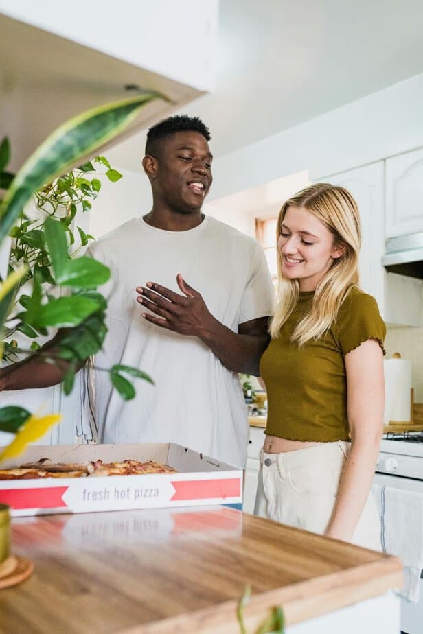 10 Dinge, über die Menschen in Beziehungen gestresst sind und die wirklich keine Rolle spielen Coming from a Different Background