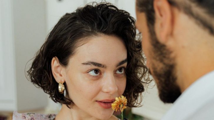 10 Subtile Wege, wie Frauen den Charakter eines Mannes testen